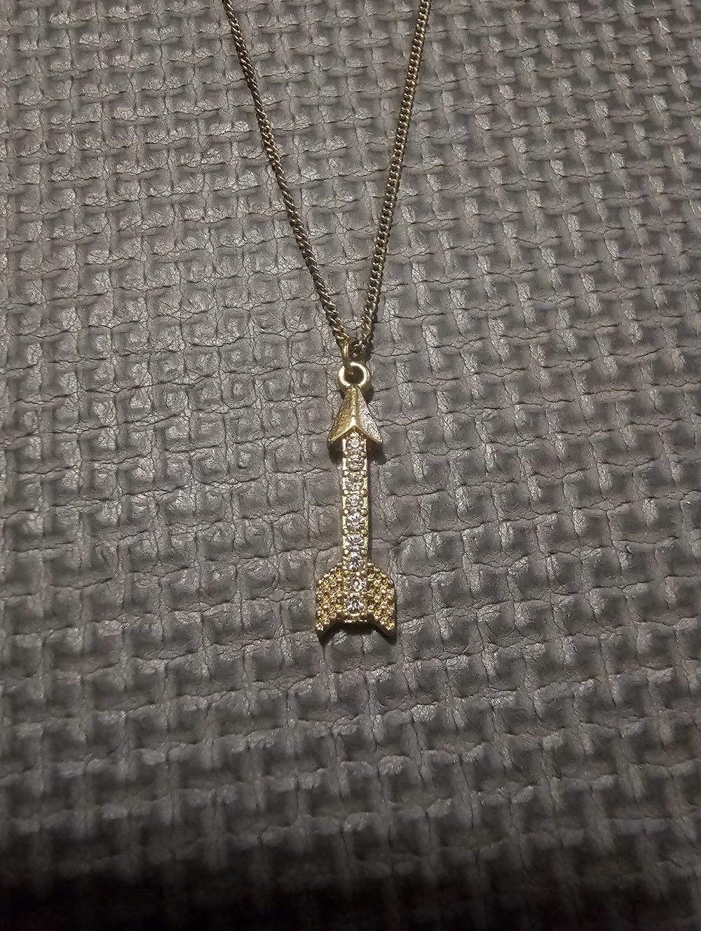 Hollister Arrow Necklace